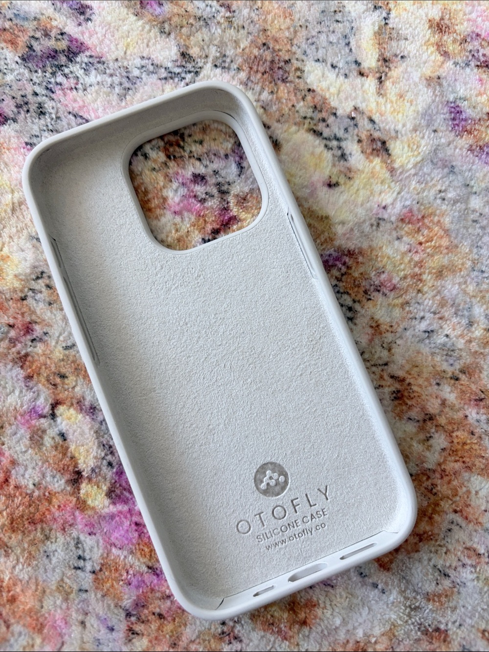 Otofly Light Grey Silicone Phone Case for Apple iPhone 16Pro